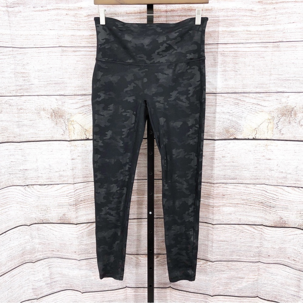 Spanx Leggings Matte Black Camo Shaping Stretch eggings Size XL